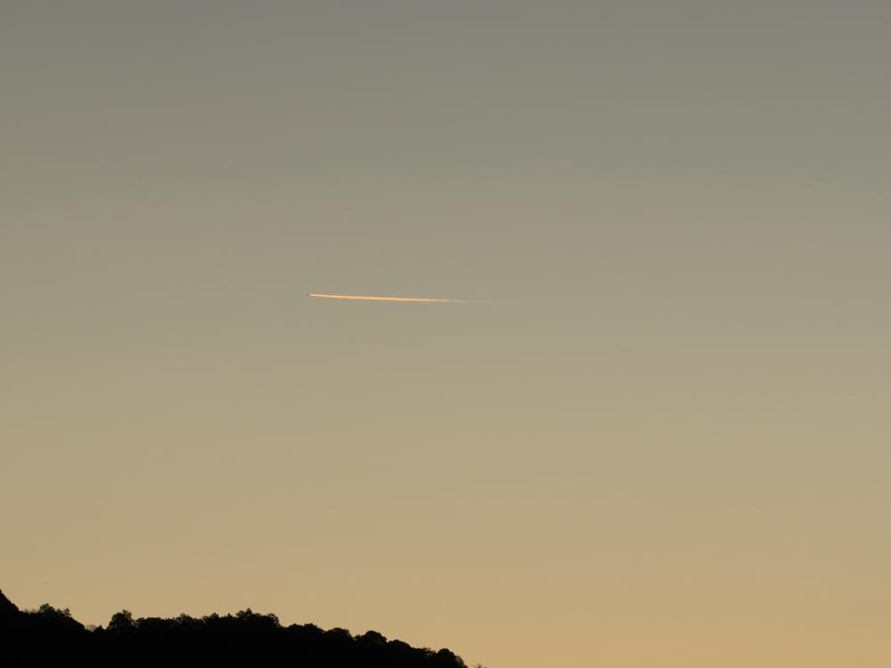 彗星のエネルギーに願い事を　今朝の空より