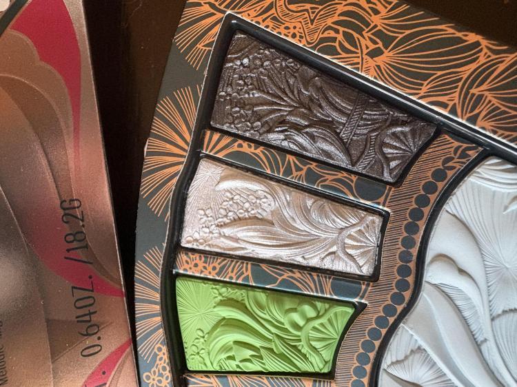 フェイクが身についた女達