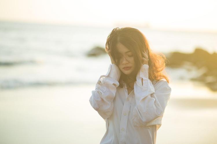 肌寒さがあの人を恋しくさせる　　不倫
